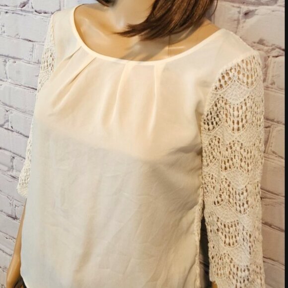 BCBGeneration - Boho ivory 3/4 lace sleeve blouse - Picture 6 of 11
